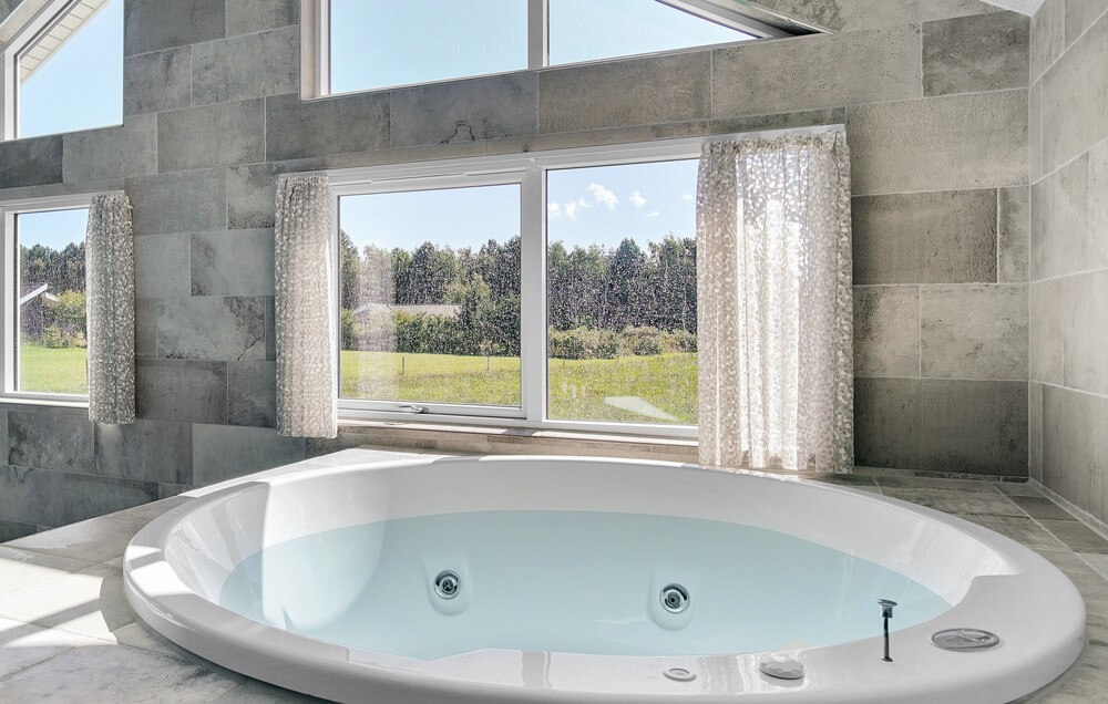 Nyt varmen i boblebadet i luksushus nr. 490 i Lolland/Falster/Møn