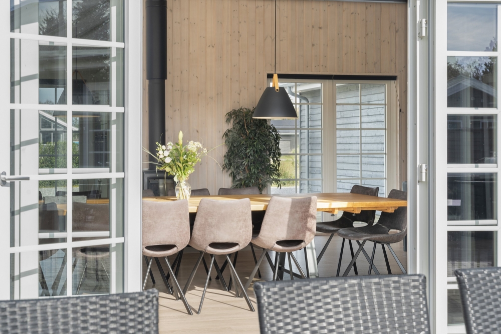 Luksushus nr. 500 har en deilig terrasse med gode hagemøbler til 26 personer.