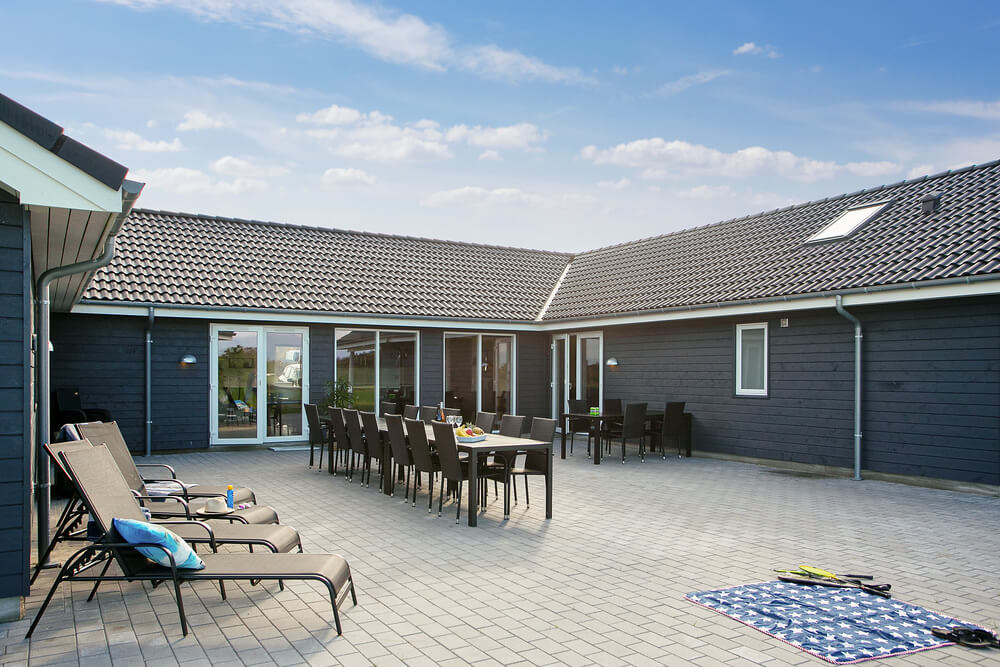 Luksushus nr. 730 har en deilig terrasse med gode hagemøbler til 24 personer.