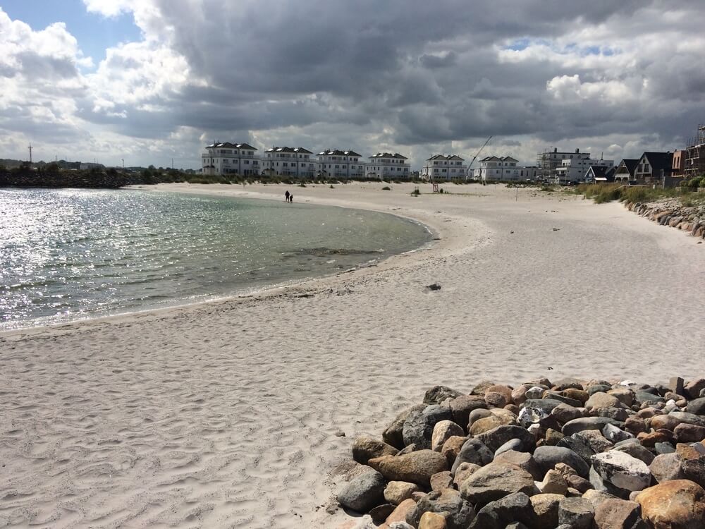 Stranden nær luksushus nr. 730 i Tyskland er ideell til gåturer.