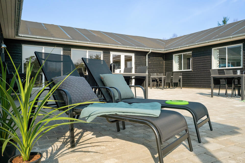 Luksushus nr. 727 har en deilig terrasse med gode hagemøbler til 24 personer.