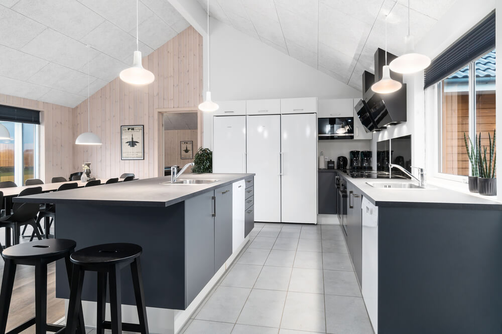 Kjøkkenet i luksushus nr. 727 er fullt utstyrt så dere lett kan lage mat til 24 personer.