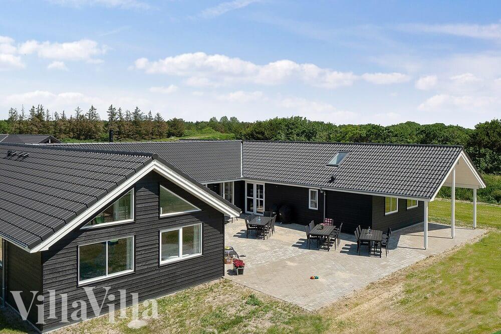 Dette lekre huset med svømmebasseng, nr. 728, med plass til 24 personer, ligger i Tyskland