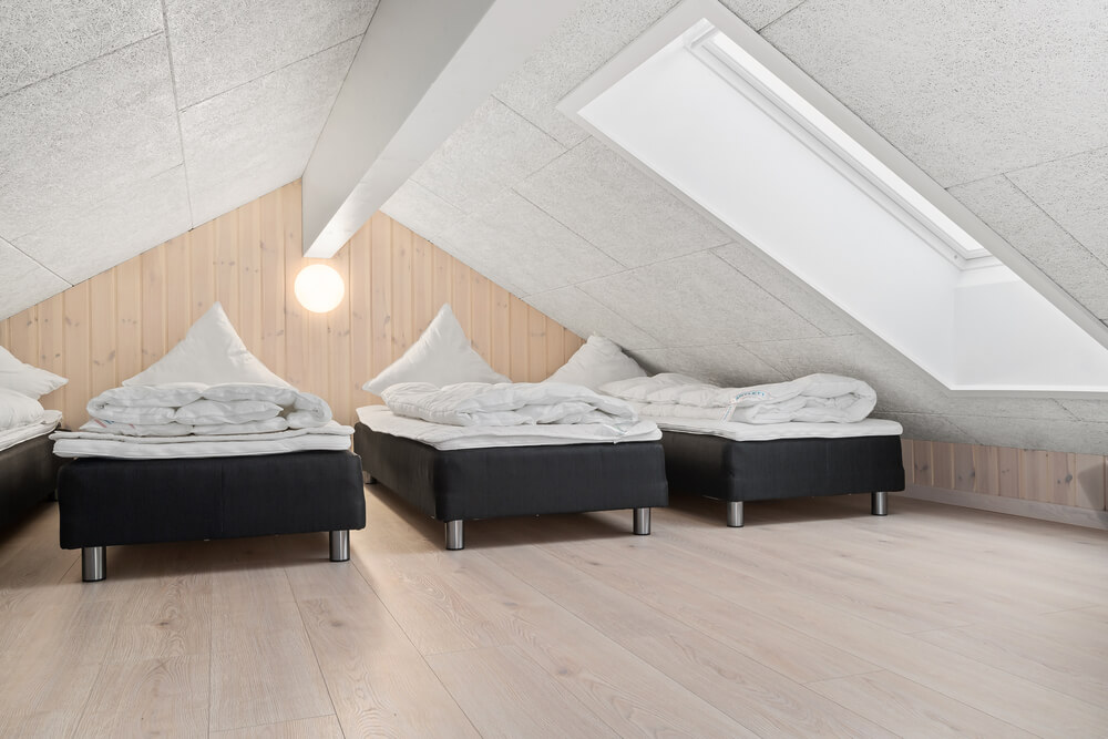 Noen av de 24 soveplassene i luksushus nr. 728 finnes på hems