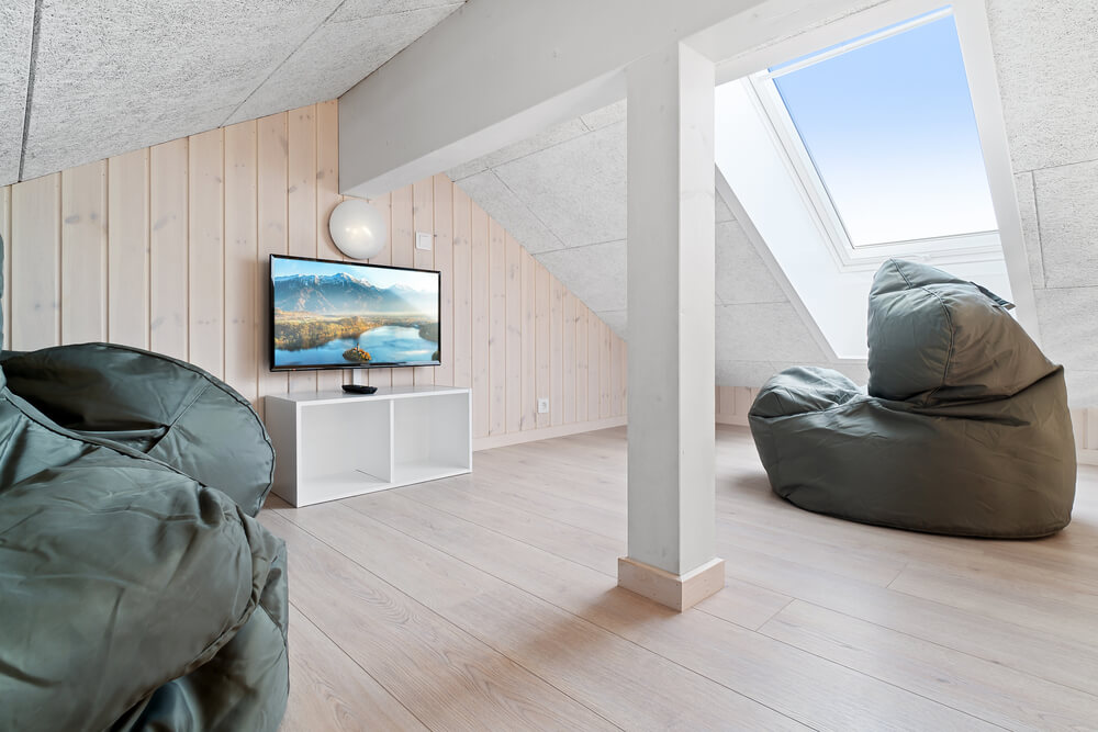Noen av de 20 soveplassene i luksushus nr. 731 finnes på hems