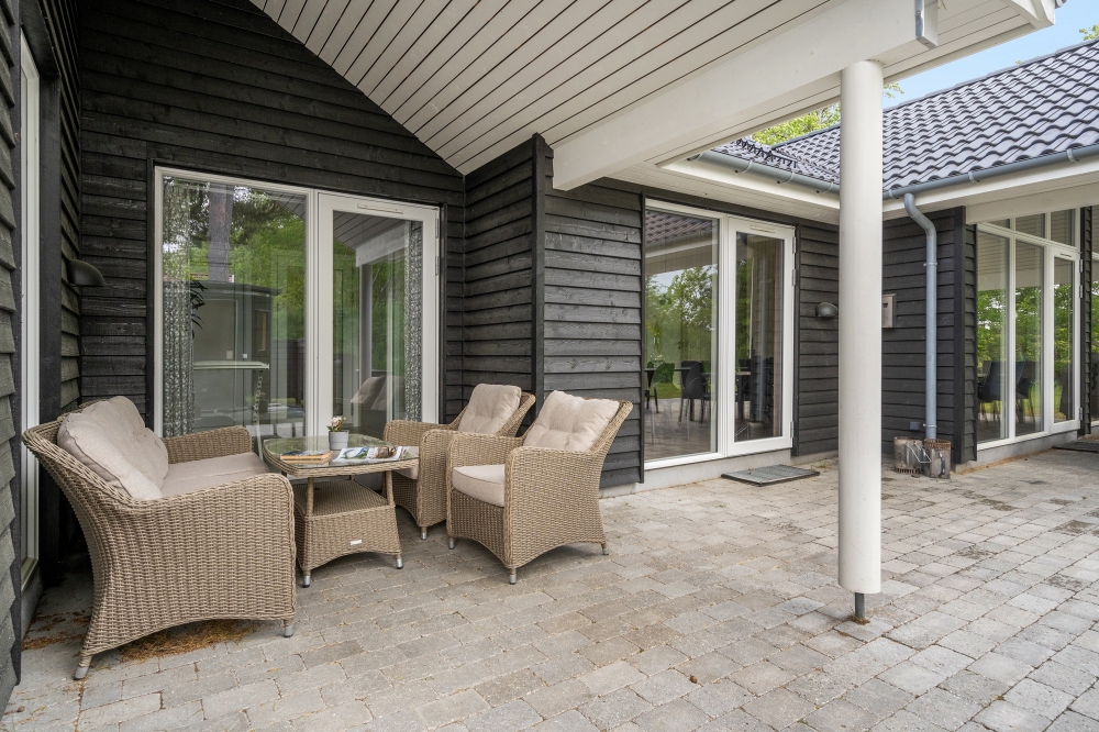 Nyt en grillkveld på terrassen i luksushus nr. 519 i Lolland/Falster/Møn