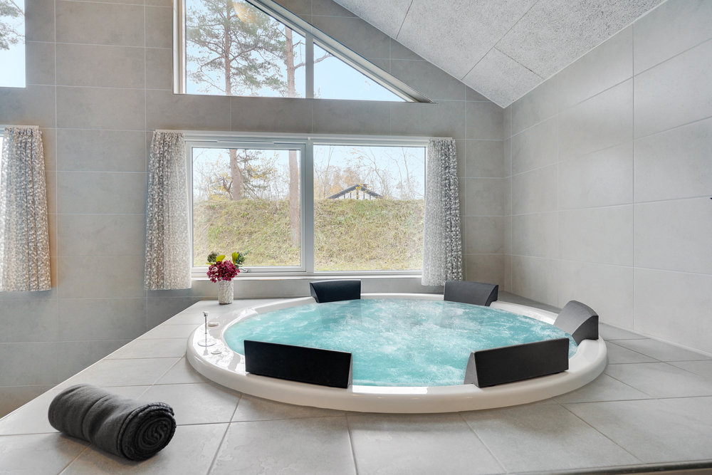 Nyt varmen i boblebadet i luksushus nr. 517 i Lolland/Falster/Møn
