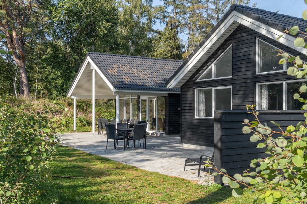 Nyt en grillkveld på terrassen i luksushus nr. 517 i Lolland/Falster/Møn