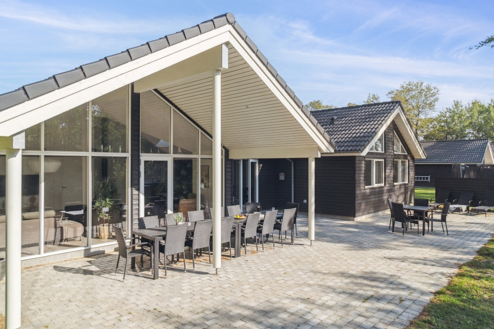 Luksushus nr. 517 har en deilig terrasse med gode hagemøbler til 18 personer.