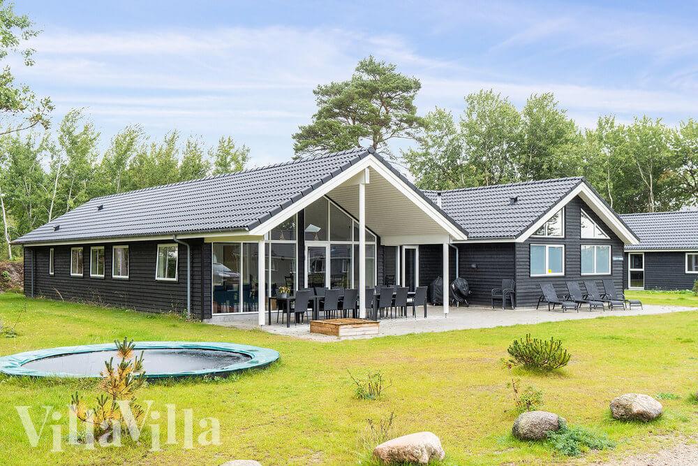 Dette lekre huset med svømmebasseng, nr. 506, med plass til 18 personer, ligger i Lolland/Falster/Møn
