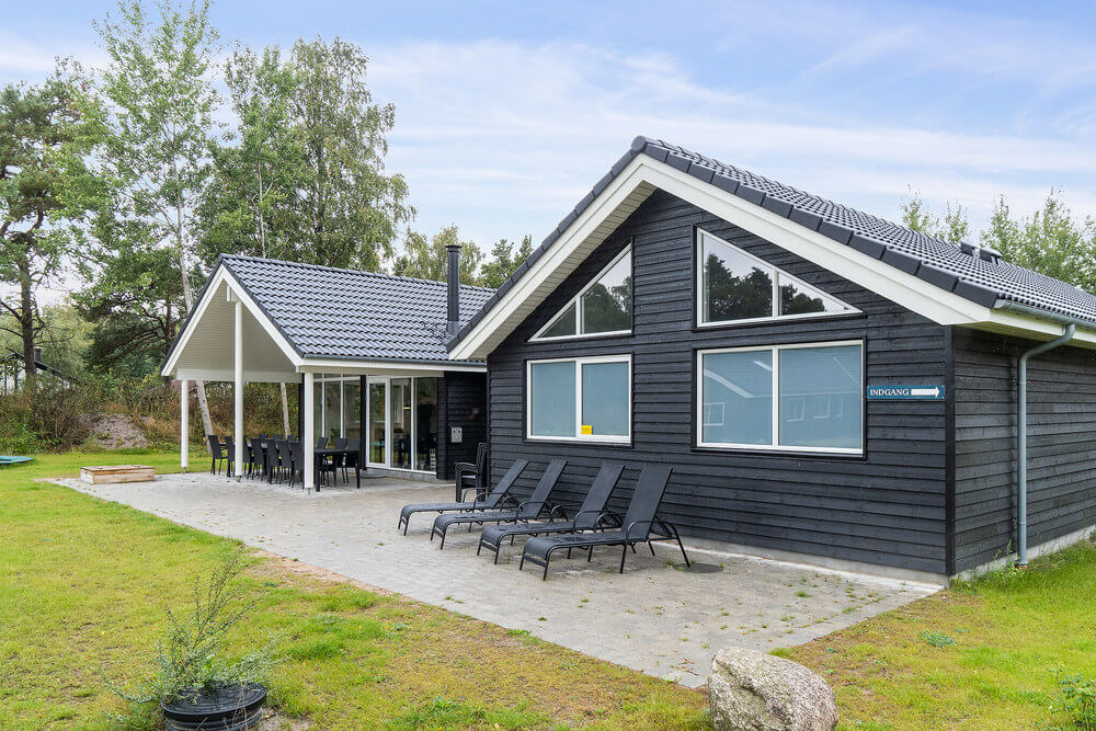 Nyt en grillkveld på terrassen i luksushus nr. 506 i Lolland/Falster/Møn