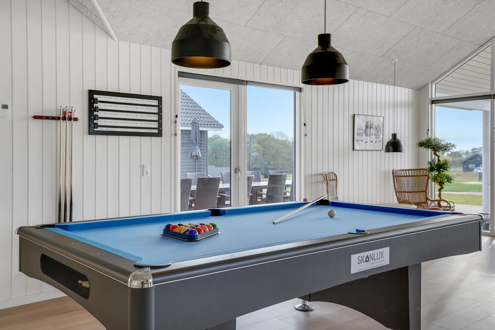 I tillegg til alle aktivitetsmulighetene i husets bassengavdeling, kan du også spille biljard, bordtennis og dart i luksushus nr. 496