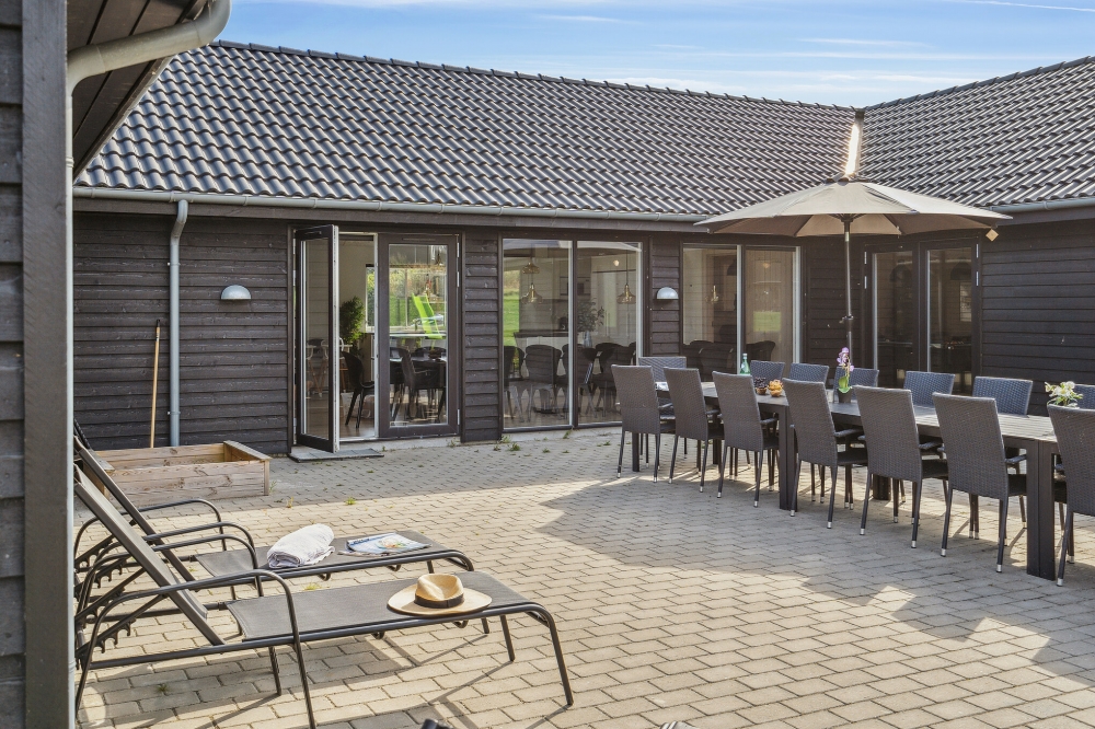 Luksushus nr. 499 har en deilig terrasse med gode hagemøbler til 24 personer.