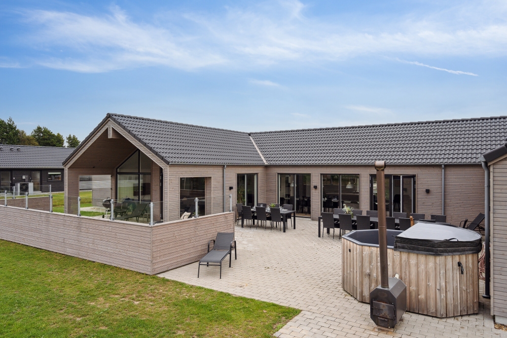 Luksushus nr. 516 har en deilig terrasse med gode hagemøbler til 24 personer.