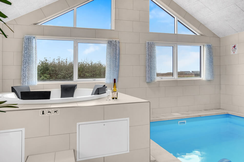 Nyt varmen i boblebadet i luksushus nr. 529 i Nordjylland