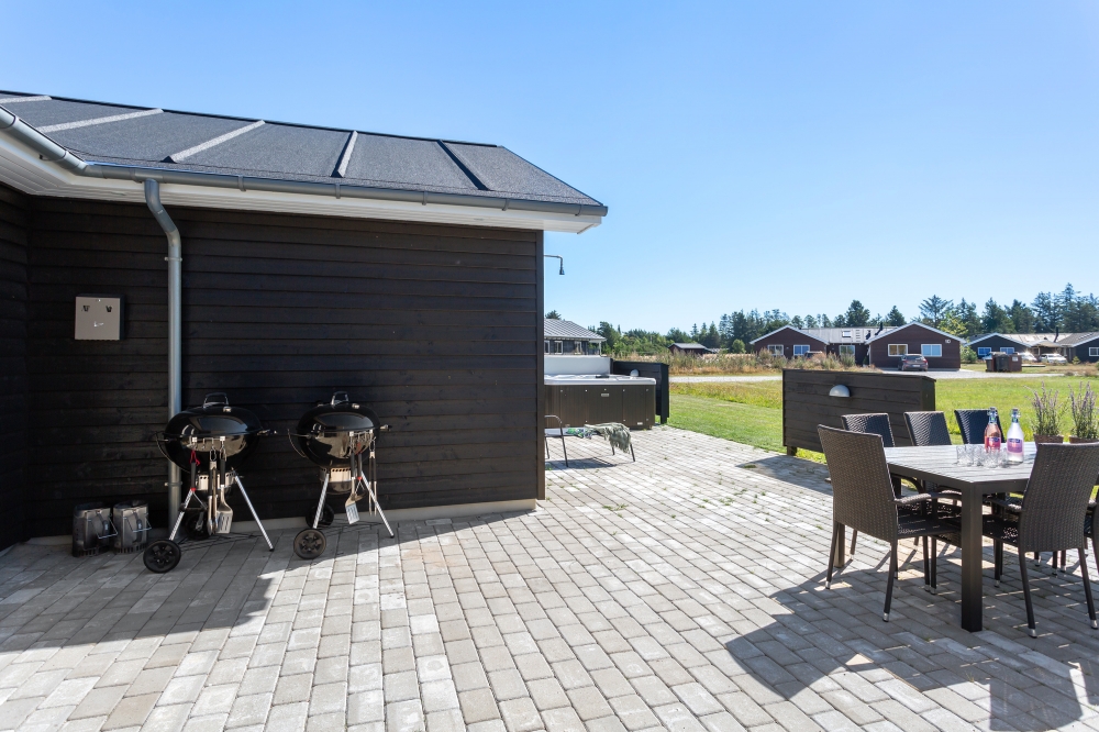 Luksushus nr. 523 har en deilig terrasse med gode hagemøbler til 18 personer.