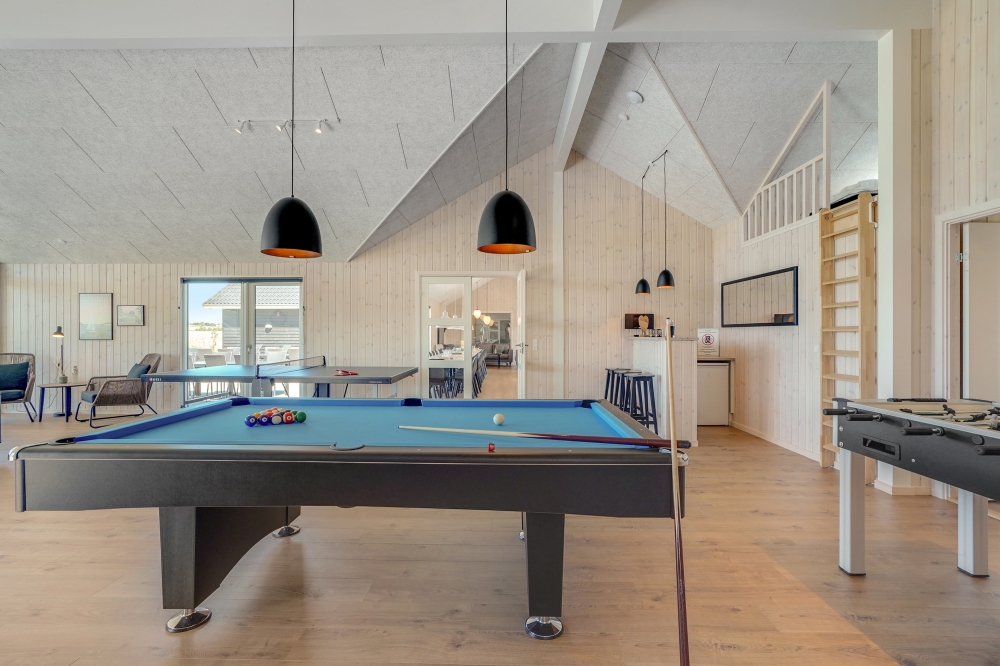 I tillegg til alle aktivitetsmulighetene i husets bassengavdeling, kan du også spille biljard, bordtennis og dart i luksushus nr. 542