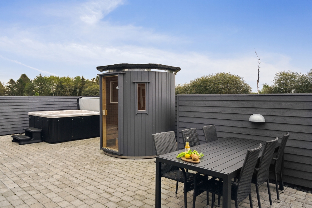 Stor terrasse i luksushus nr. 544 i Østjylland.