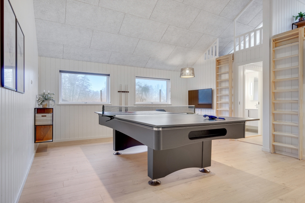 I tillegg til alle aktivitetsmulighetene i husets bassengavdeling, kan du også spille biljard, bordtennis og dart i luksushus nr. 549