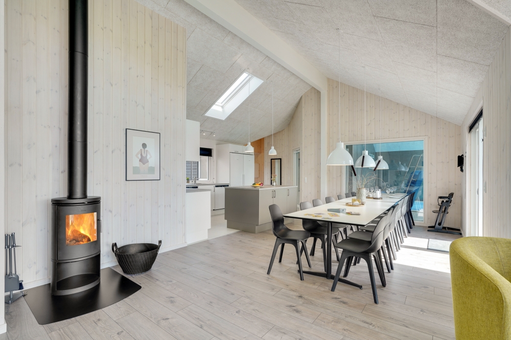 Oppholdsrom med plass til 18 i luksushus nr. 547.