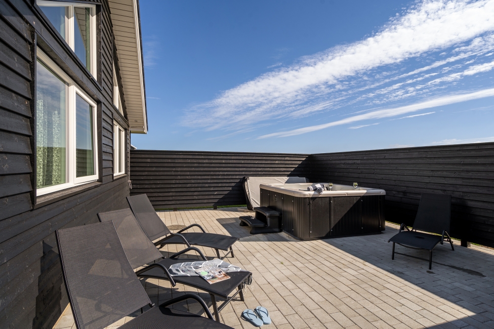 Stor terrasse i luksushus nr. 547 i Limfjorden.