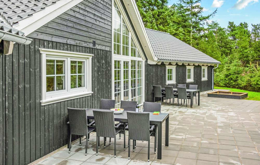 Luksushus nr. 570 har en deilig terrasse med gode hagemøbler til 14 personer.
