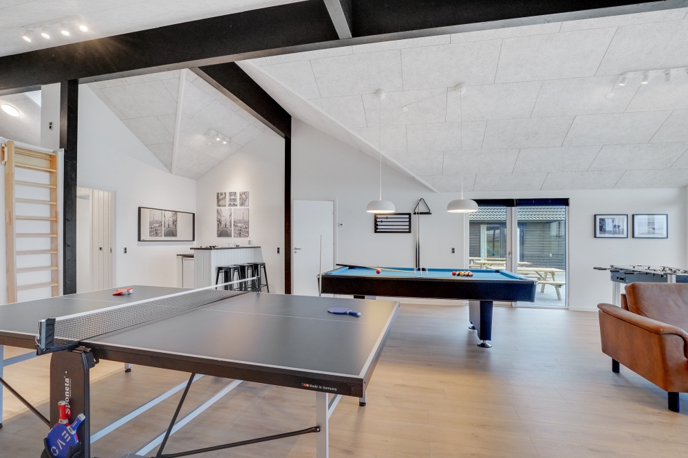 I tillegg til alle aktivitetsmulighetene i husets bassengavdeling, kan du også spille biljard, bordtennis og dart i luksushus nr. 551