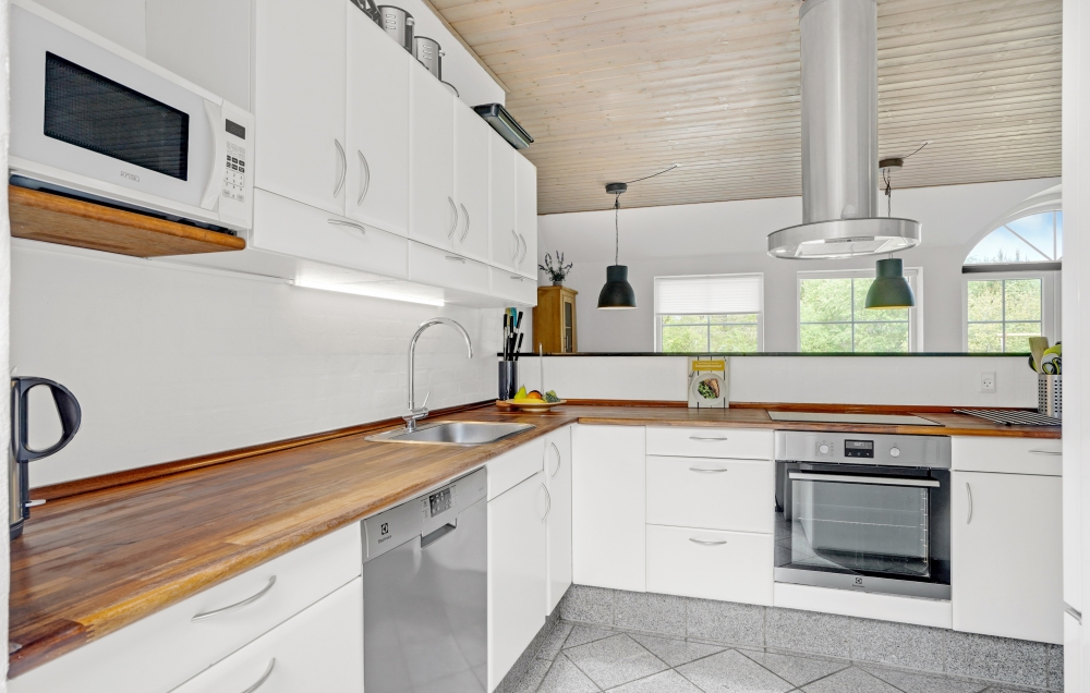 Kjøkkenet i luksushus nr. 573 er godt innrettet.