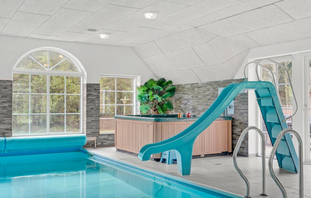 Nyt varmen i boblebadet i luksushus nr. 573 i Vestjylland