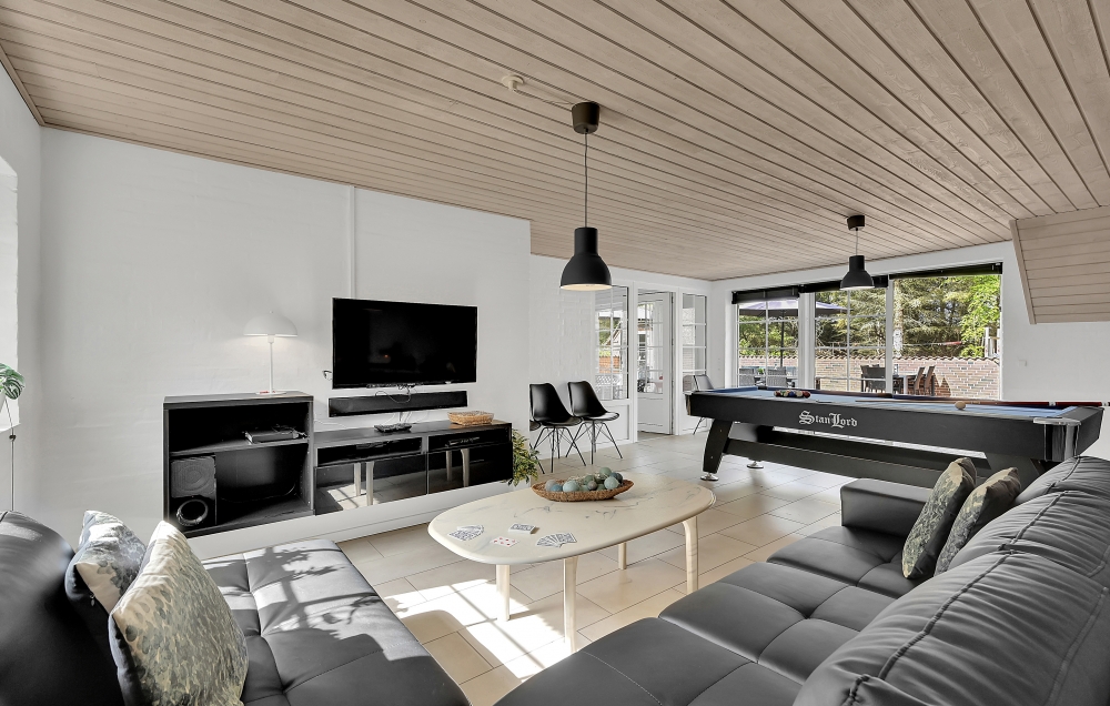Oppholdsrom med plass til 12 i luksushus nr. 574.