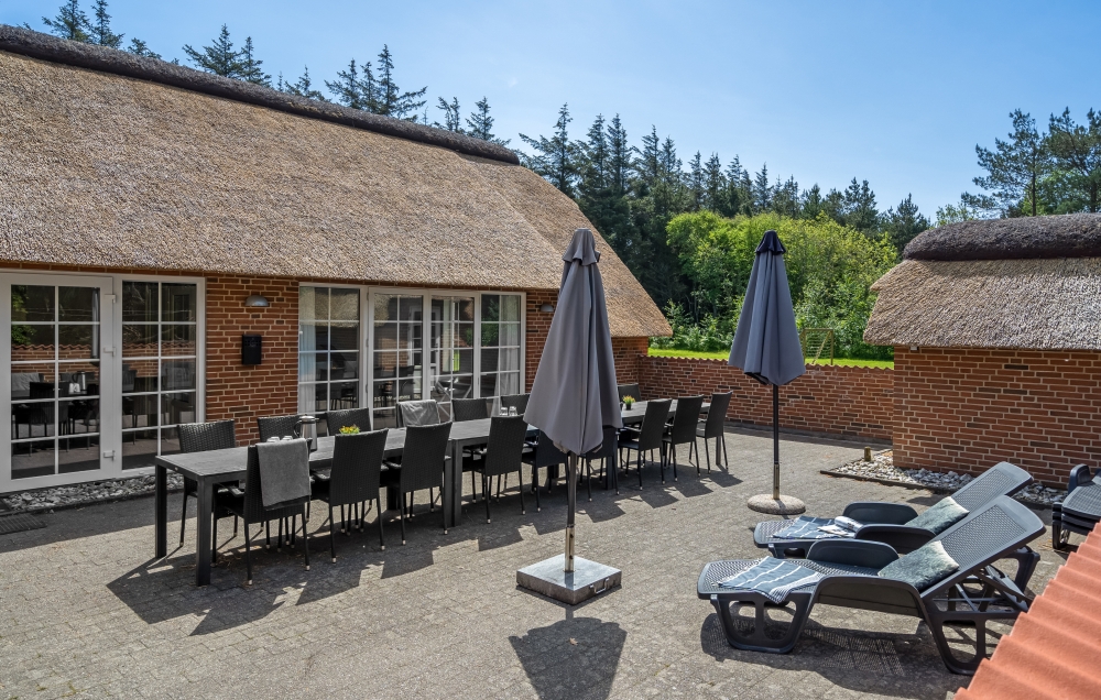 Luksushus nr. 574 har en deilig terrasse med gode hagemøbler til 12 personer.