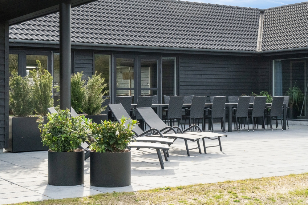 Luksushus nr. 554 har en deilig terrasse med gode hagemøbler til 26 personer.