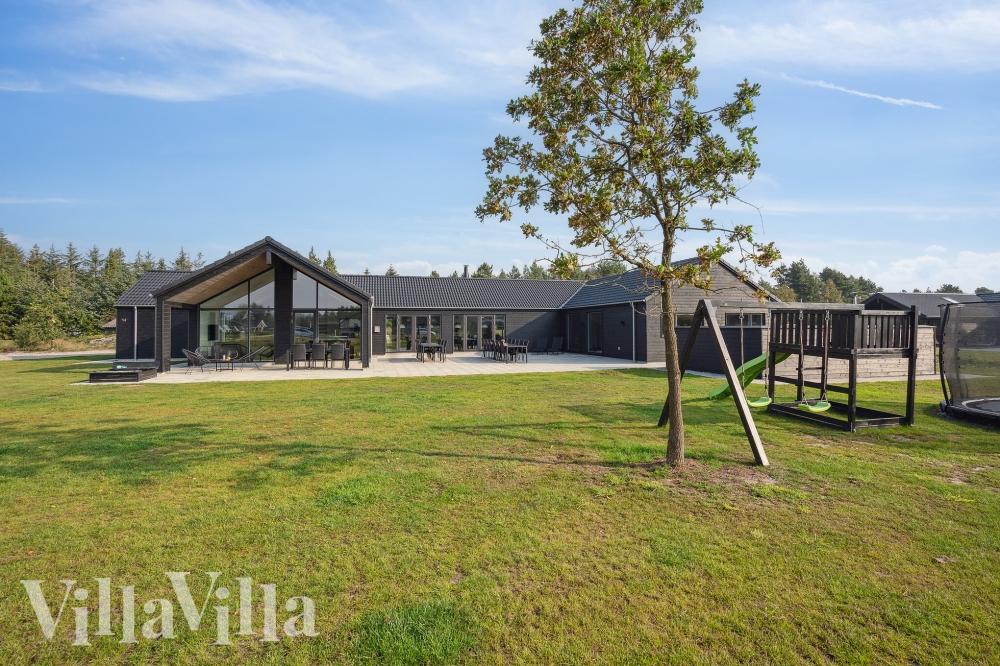 Dette lekre huset med svømmebasseng, nr. 579, med plass til 26 personer, ligger i Vestjylland