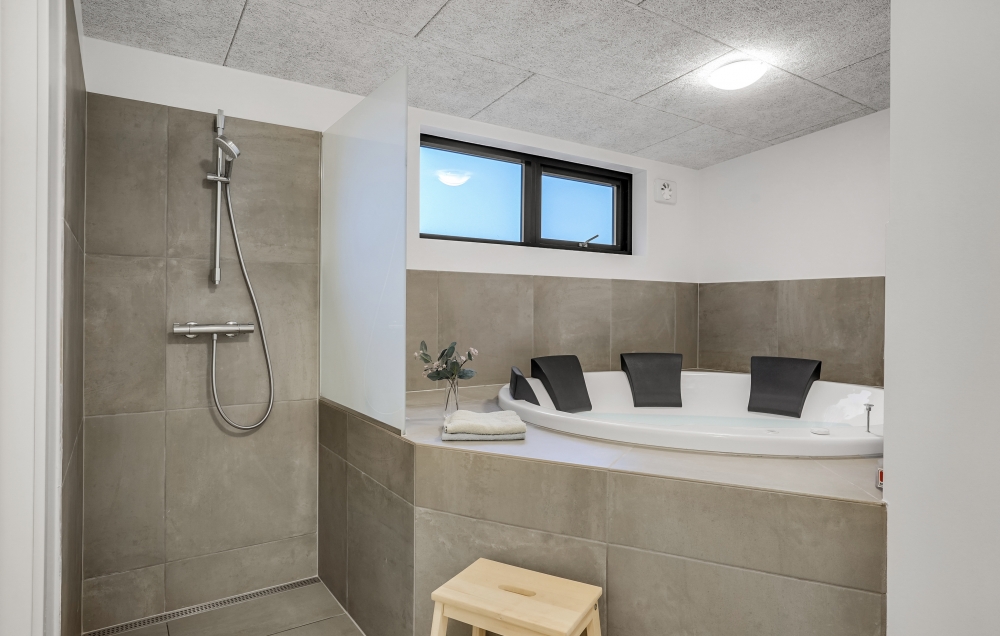 Nyt varmen i boblebadet i luksushus nr. 581 i Østjylland