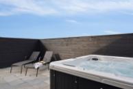 Nyt varmen i boblebadet i luksushus nr. 591 i Sydjylland