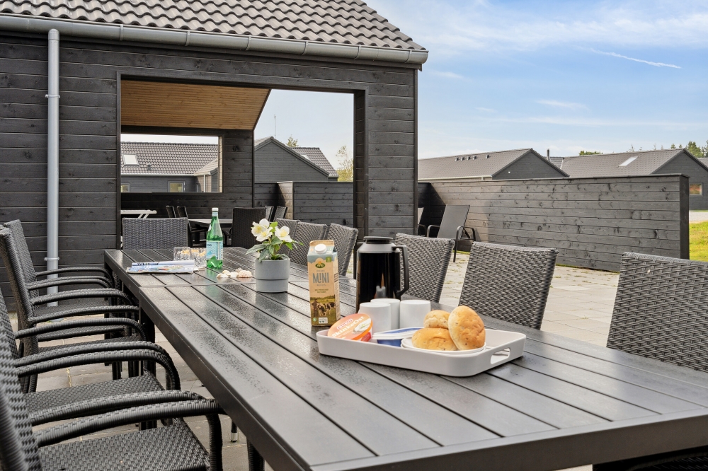 Luksushus nr. 591 har en deilig terrasse med gode hagemøbler til 20 personer.