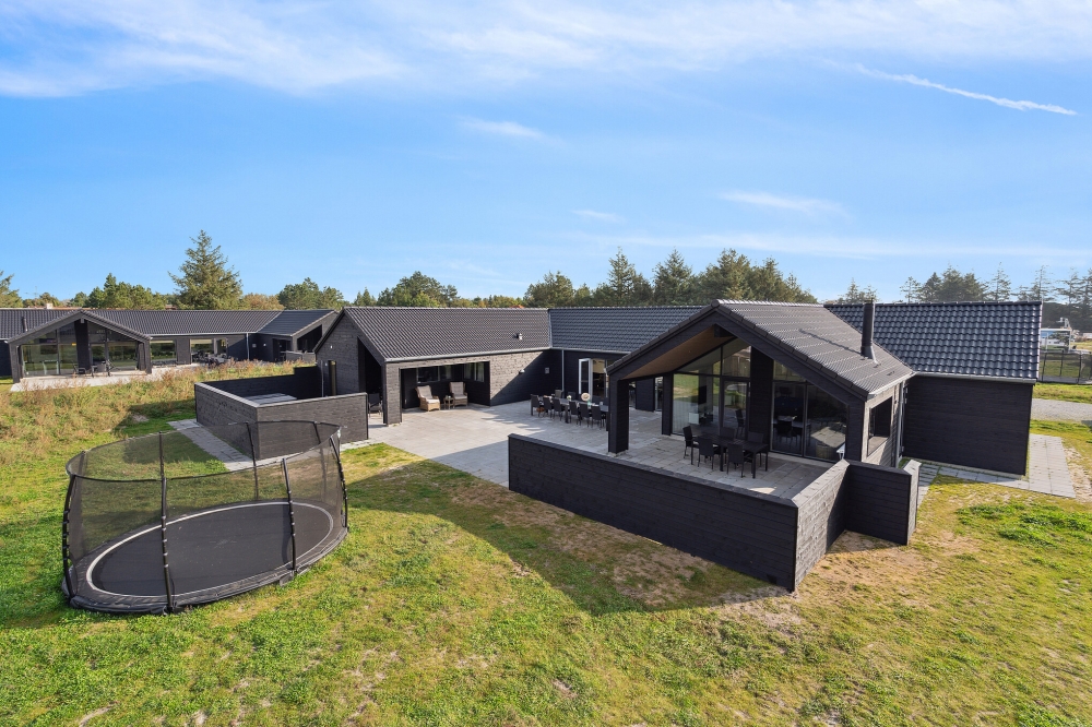 Dette lekre huset med svømmebasseng, nr. 591, med plass til 20 personer, ligger i Sydjylland