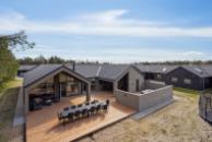Dette lekre huset med svømmebasseng, nr. 593, med plass til 14 personer, ligger i Sydjylland
