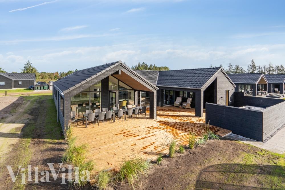 Dette lekre huset med svømmebasseng, nr. 599, med plass til 16 personer, ligger i Sydjylland