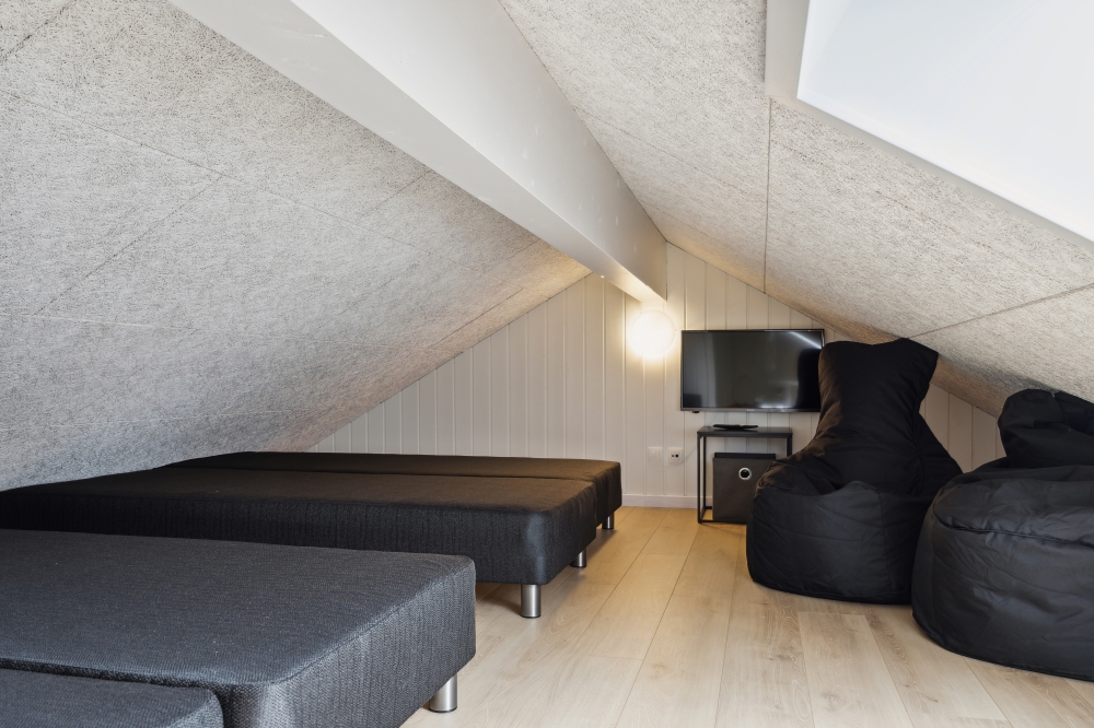 Noen av de 16 soveplassene i luksushus nr. 755 finnes på hems