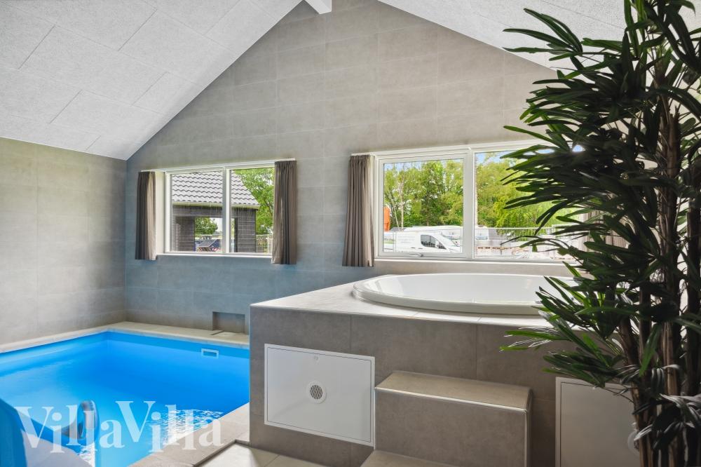 Nyt varmen i boblebadet i luksushus nr. 756 i Tyskland