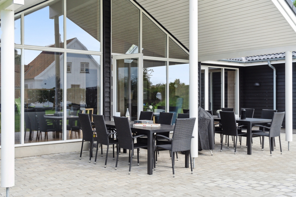 Nyt en grillkveld på terrassen i luksushus nr. 588 i Lolland/Falster/Møn