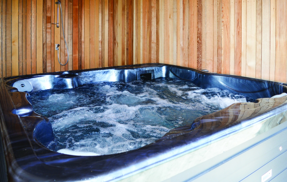 Nyt varmen i boblebadet i luksushus nr. 607 i Nordjylland