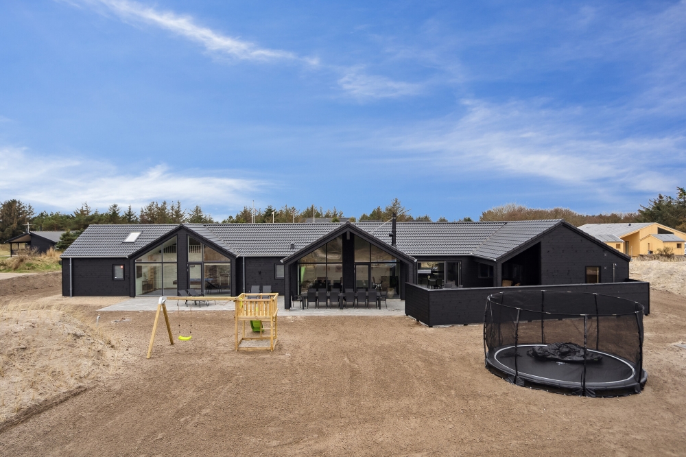 Dette lekre huset med svømmebasseng, nr. 610, med plass til 18 personer, ligger i Vestjylland