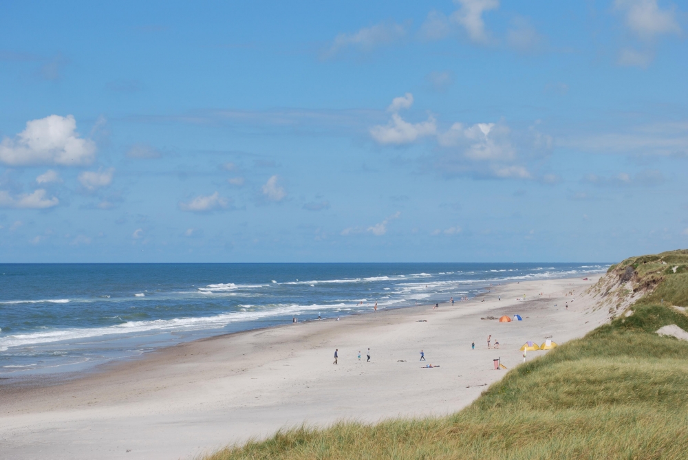 Den flotte stranden nær luksushus nr. 613 ved Vestjylland.