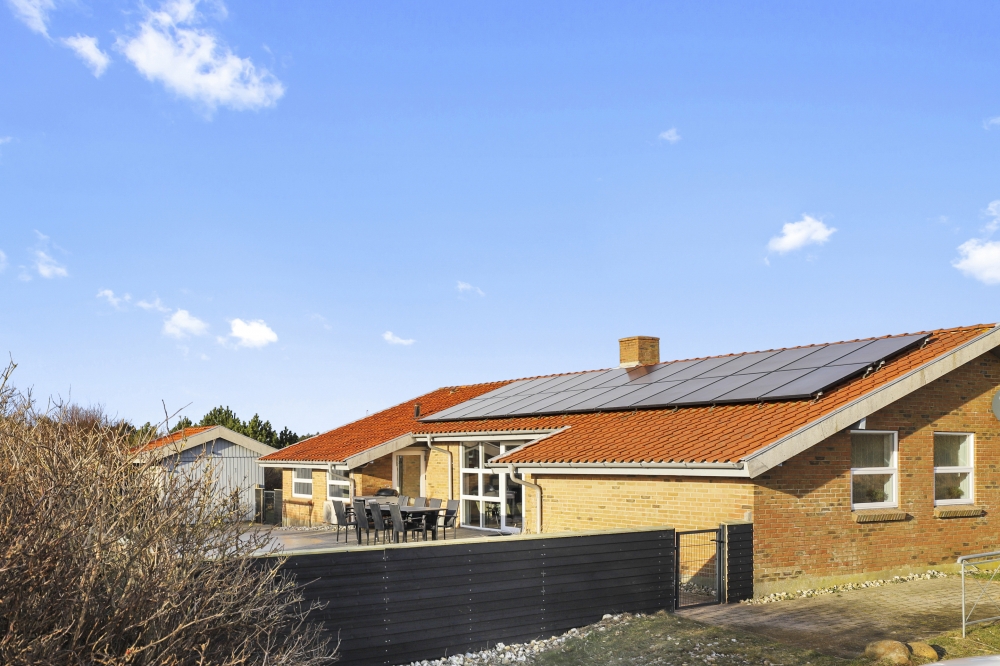 Dette lekre huset med svømmebasseng, nr. 613, med plass til 8 personer, ligger i Vestjylland