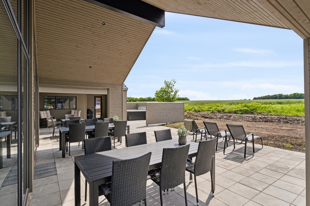 Nyt en grillkveld på terrassen i luksushus nr. 614 i Fyn og øyer