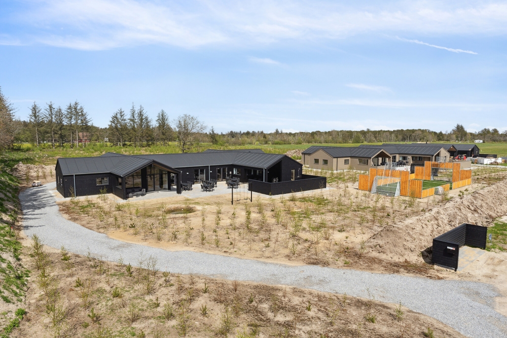 Dette lekre huset med svømmebasseng, nr. 615, med plass til 30 personer, ligger i Nordjylland