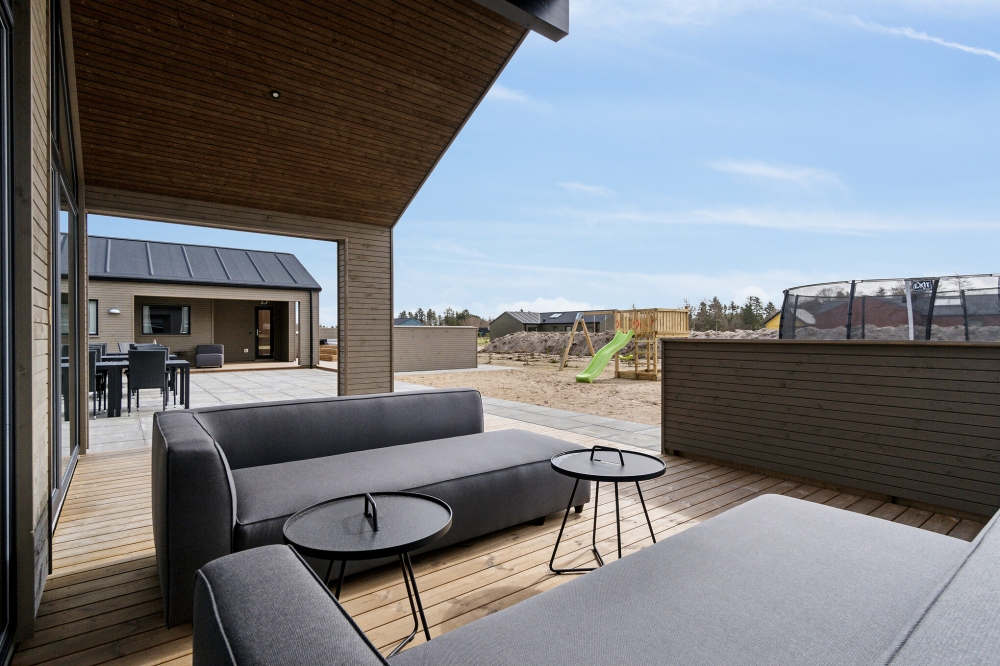 Luksushus nr. 619 har en deilig terrasse med gode hagemøbler til 30 personer.