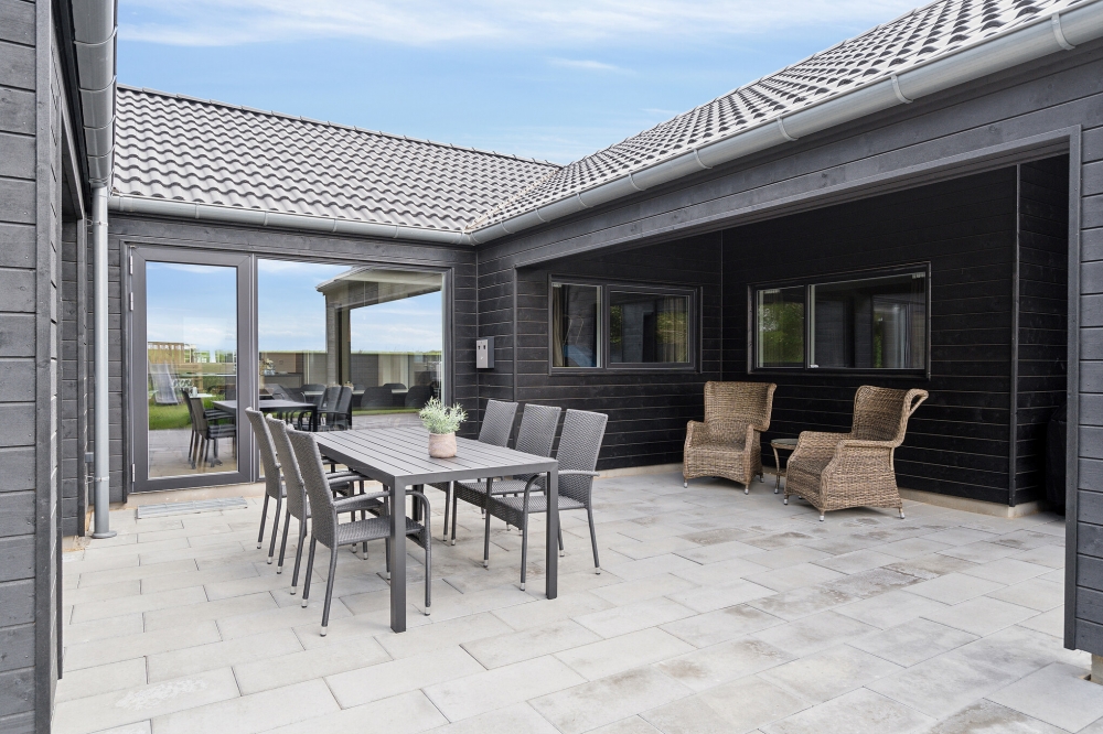 Stor terrasse i luksushus nr. 621 i Bornholm.